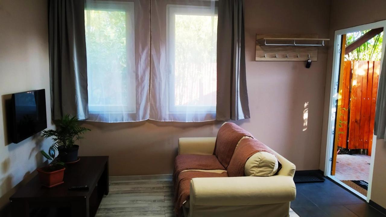 Bee Home Vecses Exterior photo
